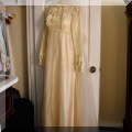 H04. Antique wedding dress. 